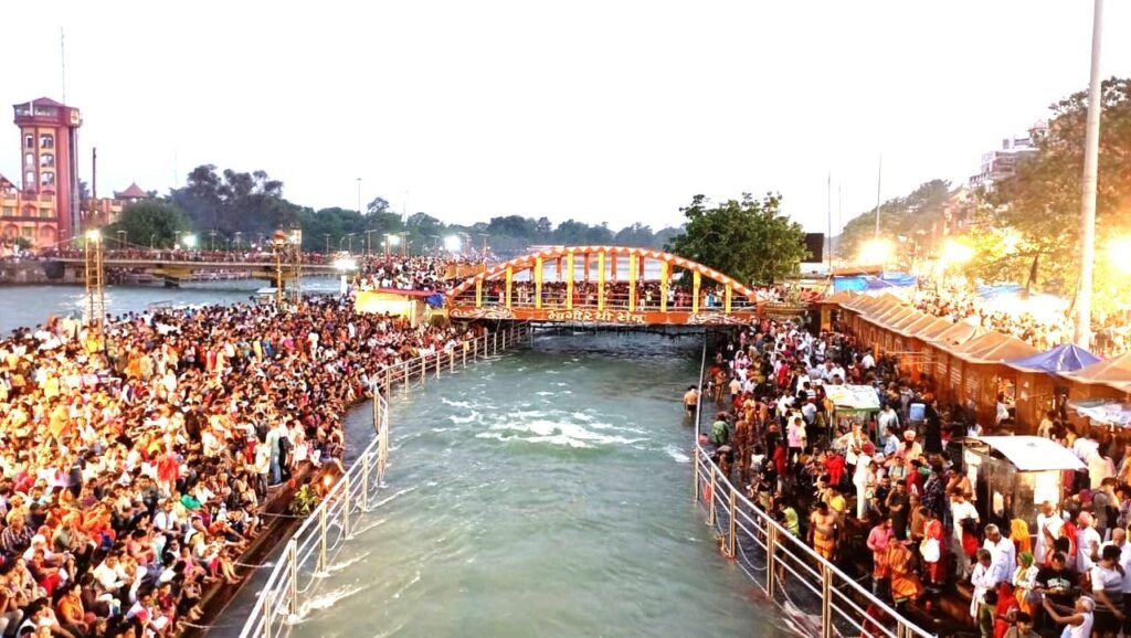 People gathered on the banks of Ganga for Makar Sankranti 